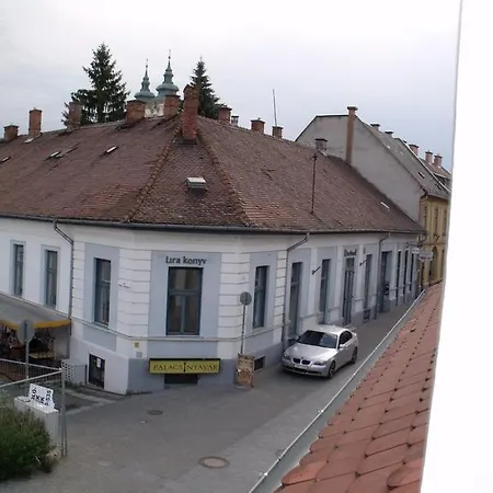 Aranyvar Lägenhet Eger